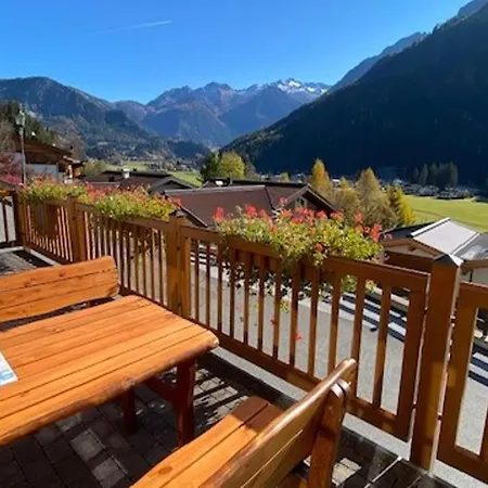 Deluxe With Pool In Koenigsleiten *